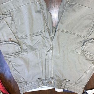 Cargo Mens Green Cargo Pants. Size 32. BRAND NEW WITH TAGS!!!